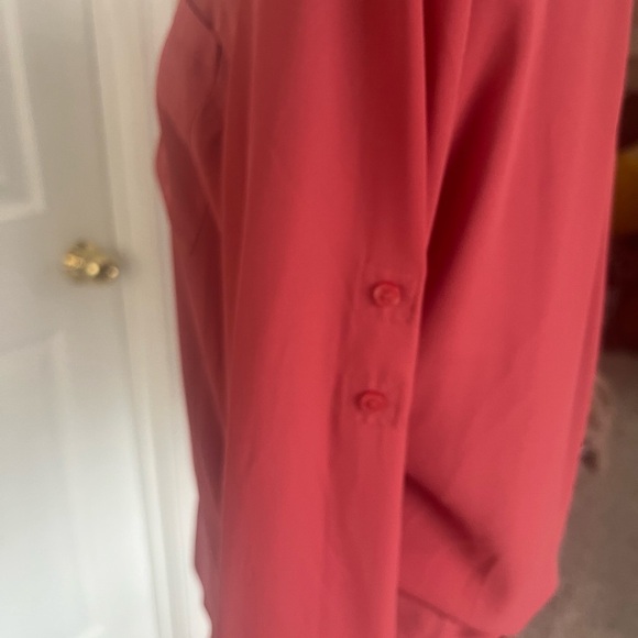 Women’s Express, size M Long sleeve, cranberry blouse with convertible‎ sleeve - Picture 7 of 8